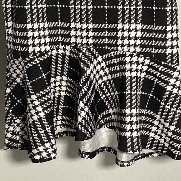 Houndstooth Skirt with Ruffled Hem Large - Picture 2 of 6